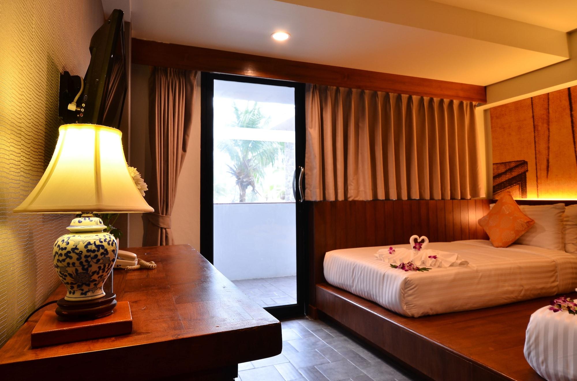 Lap Roi Karon Beachfront By Shanaya Esterno foto