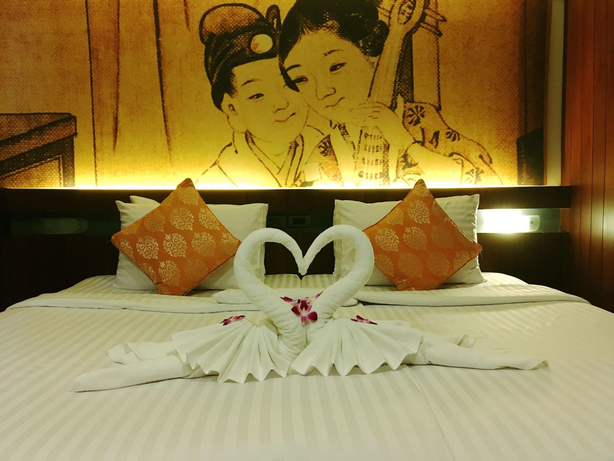 Lap Roi Karon Beachfront By Shanaya Esterno foto