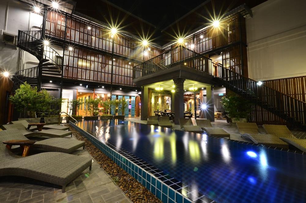 Lap Roi Karon Beachfront By Shanaya Esterno foto
