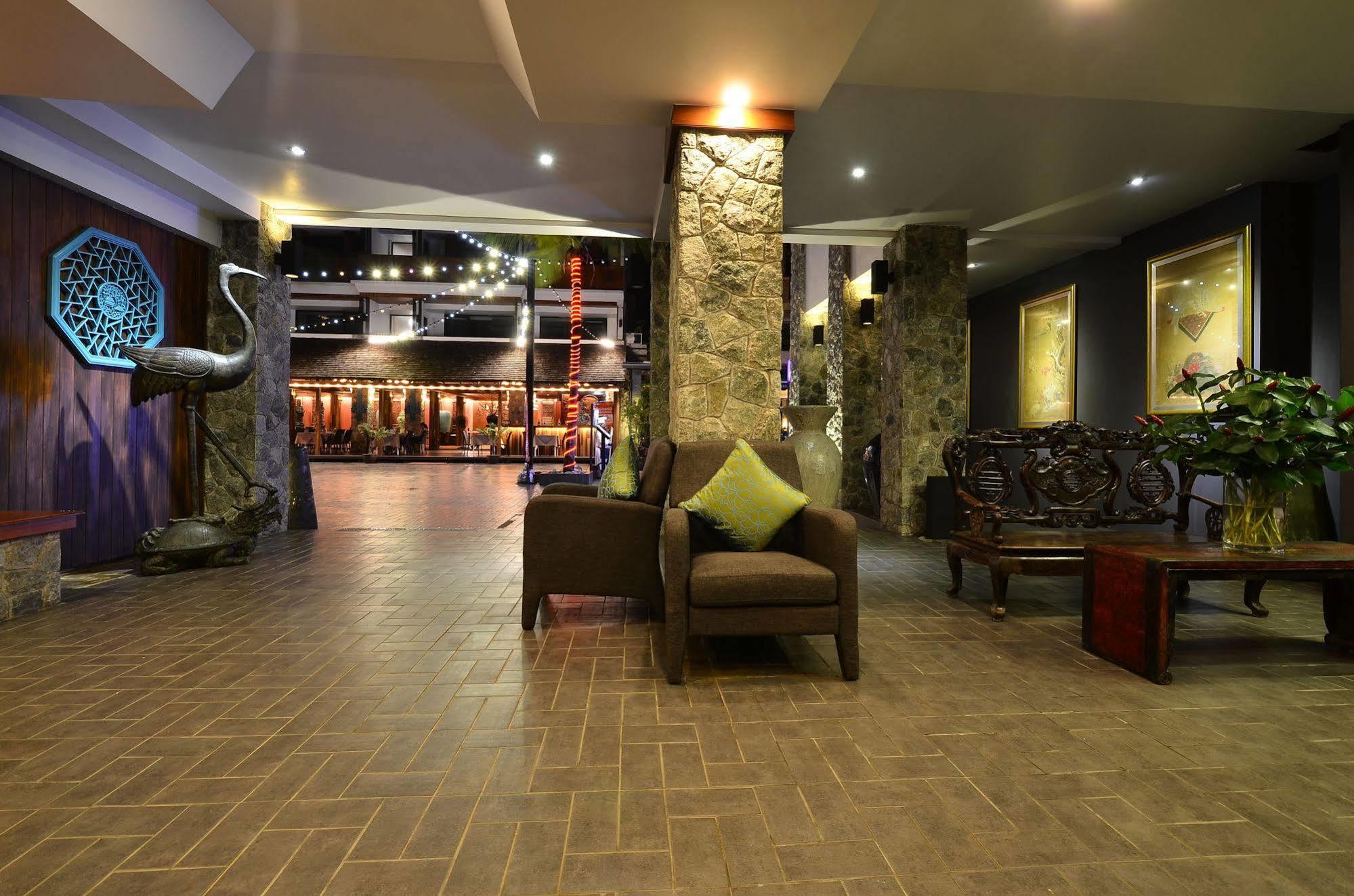 Lap Roi Karon Beachfront By Shanaya Esterno foto