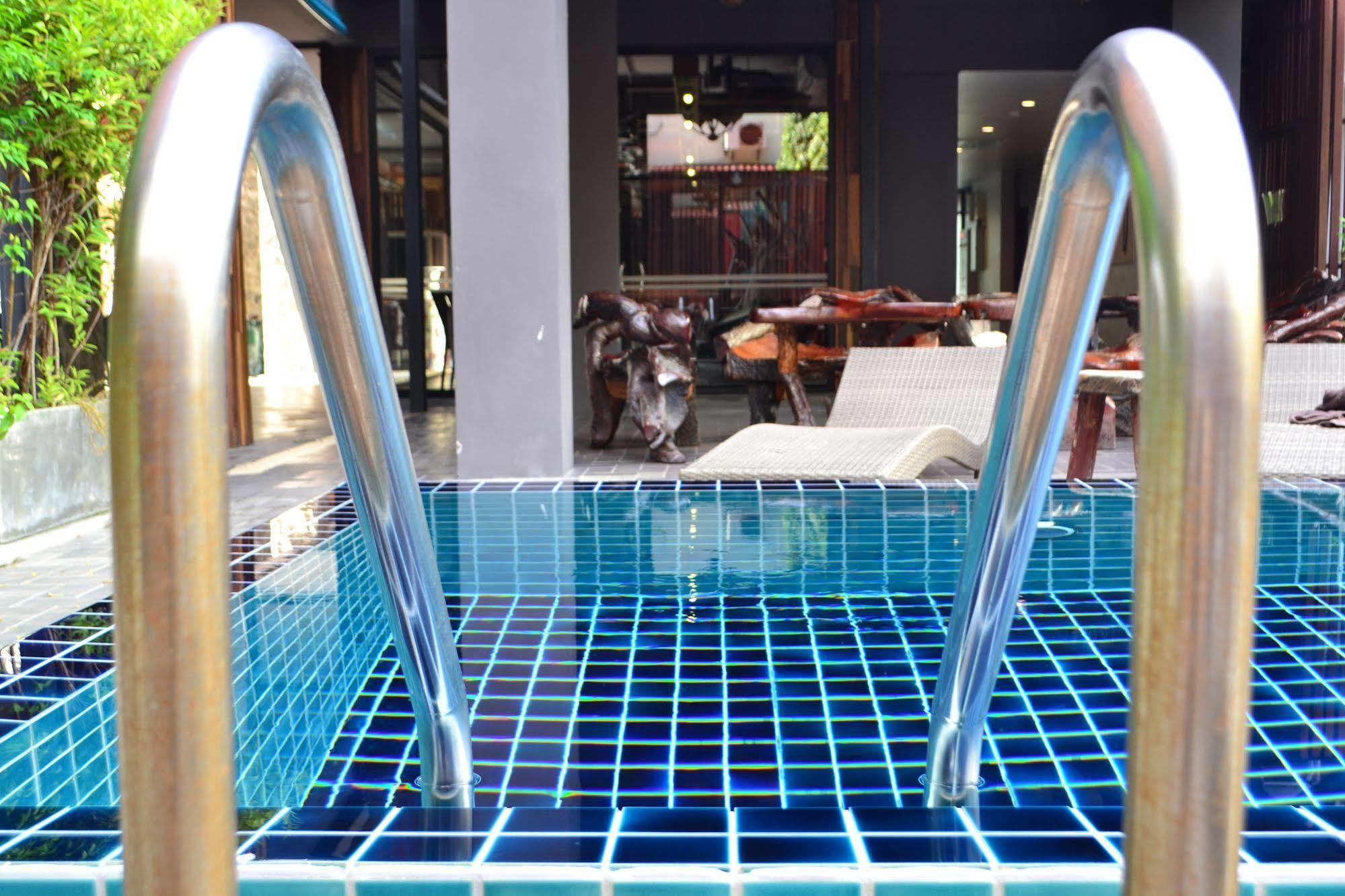 Lap Roi Karon Beachfront By Shanaya Esterno foto