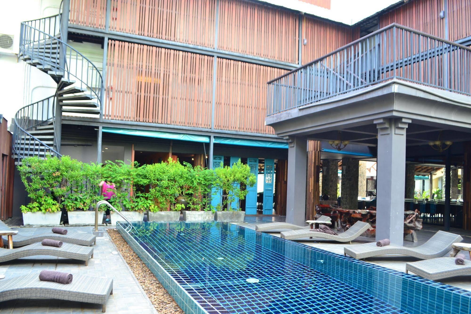 Lap Roi Karon Beachfront By Shanaya Esterno foto