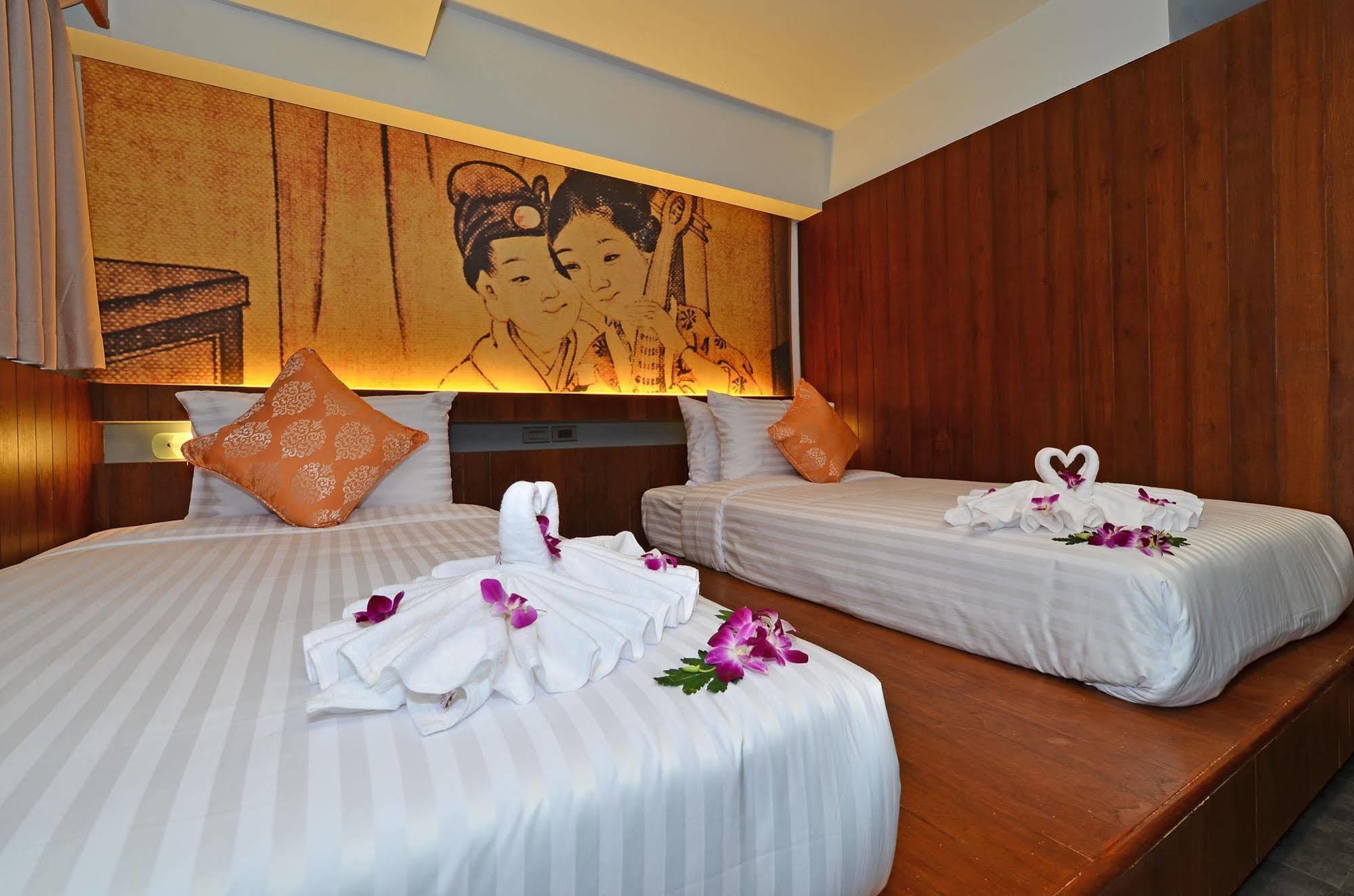Lap Roi Karon Beachfront By Shanaya Esterno foto
